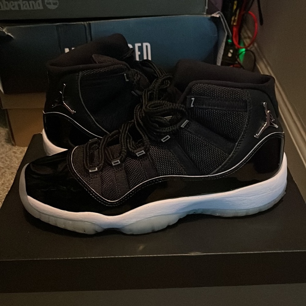 AUTHENTIC - AIR JORDAN 11 “Jubilee”